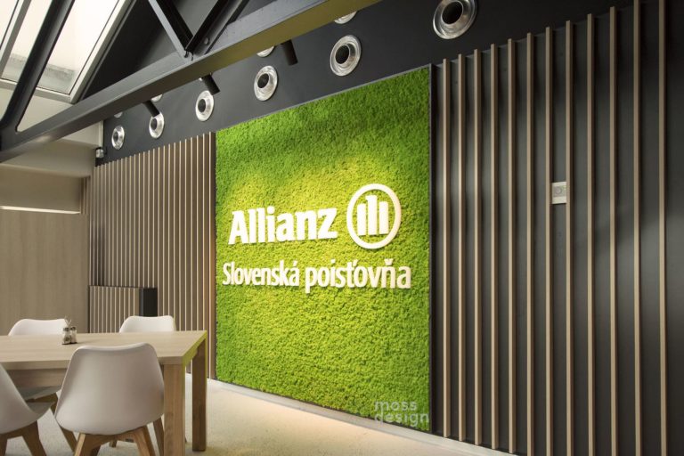 Machová stena s rastlinami Allianz
